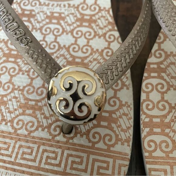 Rare-Slim Ceramic Sandals in Gold by Havaianas Size 6 NWOB - Picture 4 of 4